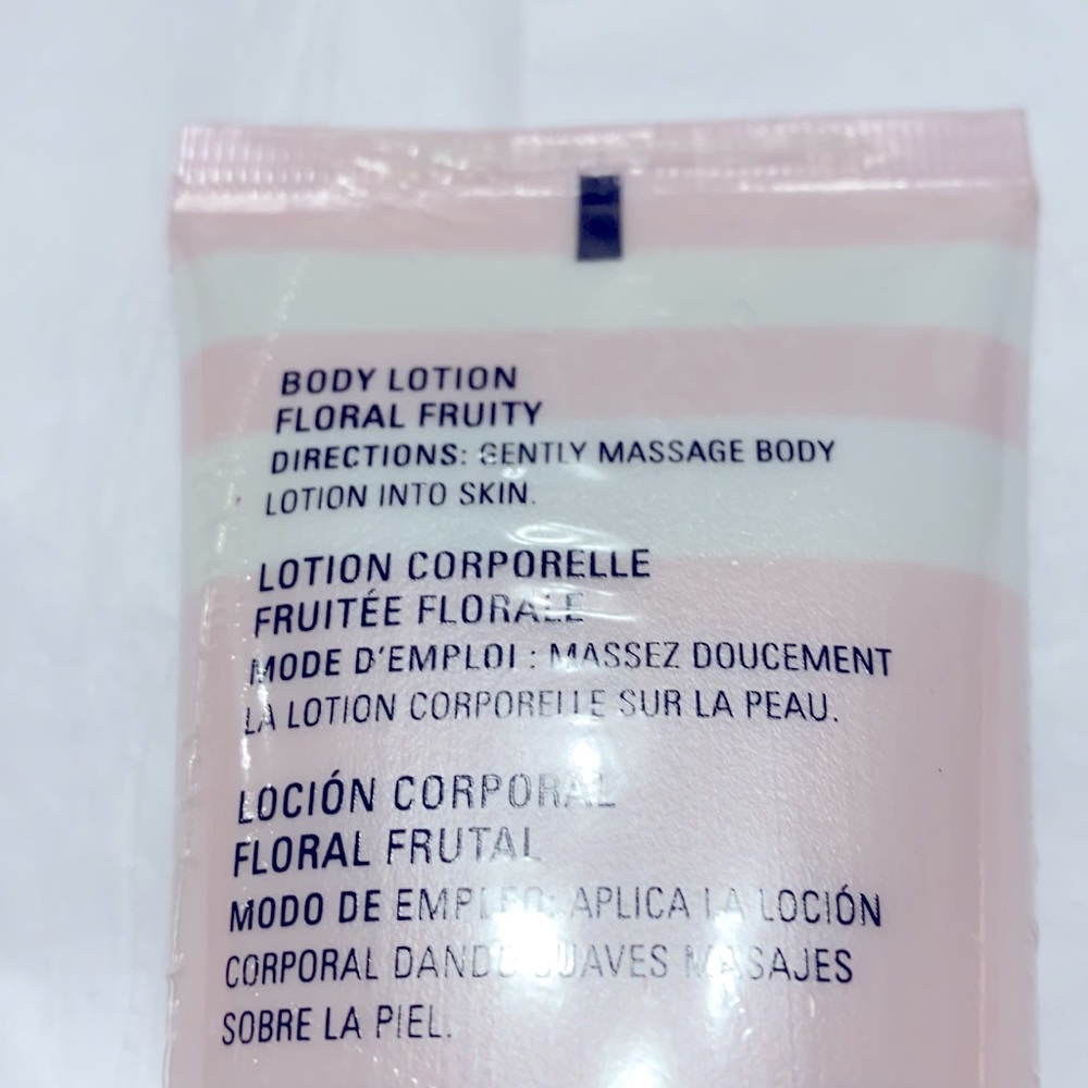 Mary Kay Paint the Sky Skincare +gift bag - Picture 3 of 7